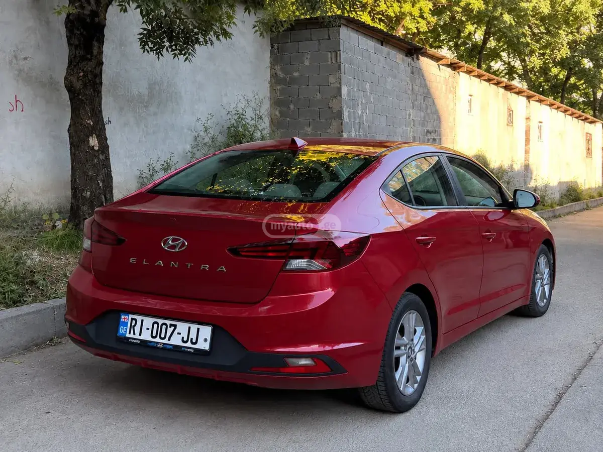 Hyundai Elantra 2019 — photo 2