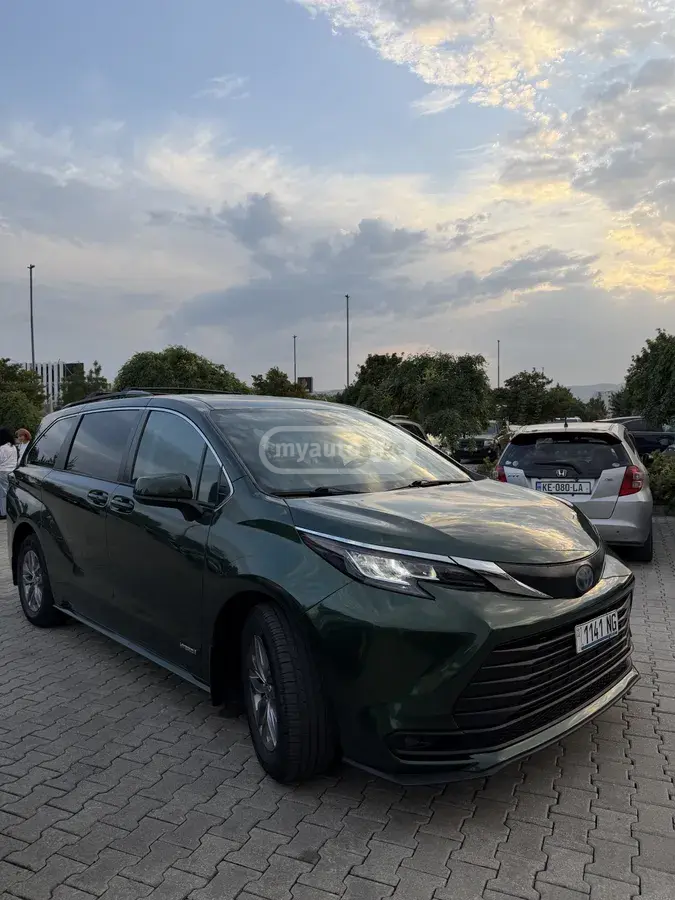 Toyota Sienna 2021 — photo 2