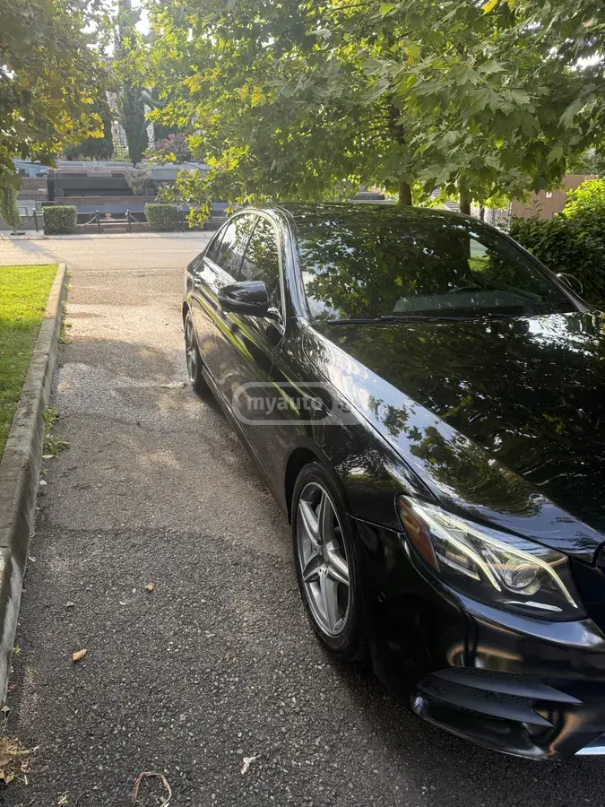 Mercedes-Benz E 300 2017 — photo 2