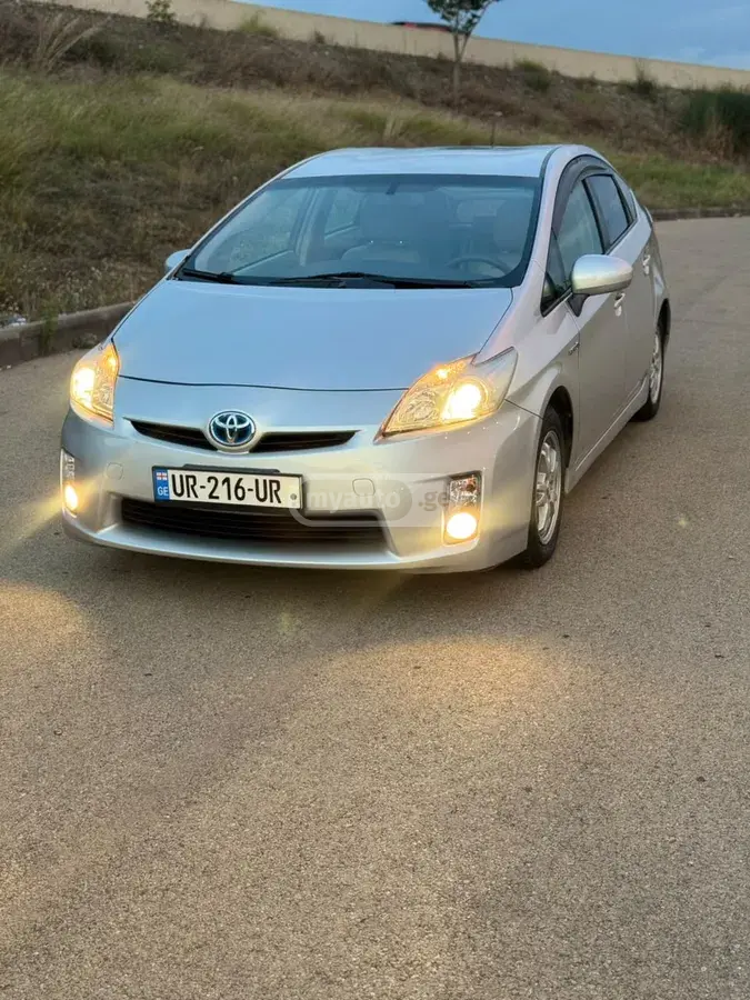 Toyota Prius 2010 — photo 2