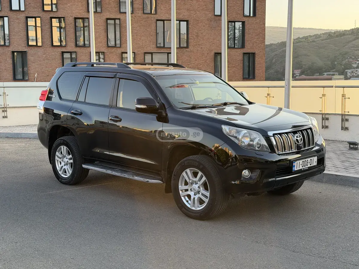 Toyota Land Cruiser 2012 — photo 2