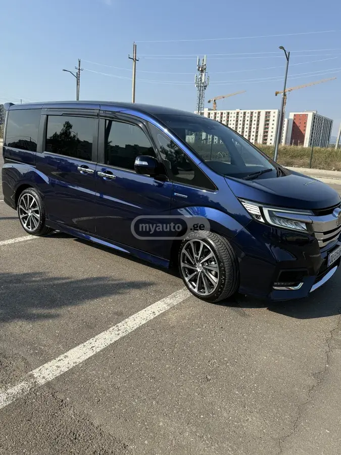 Honda Step Wagon 2017 — photo 2