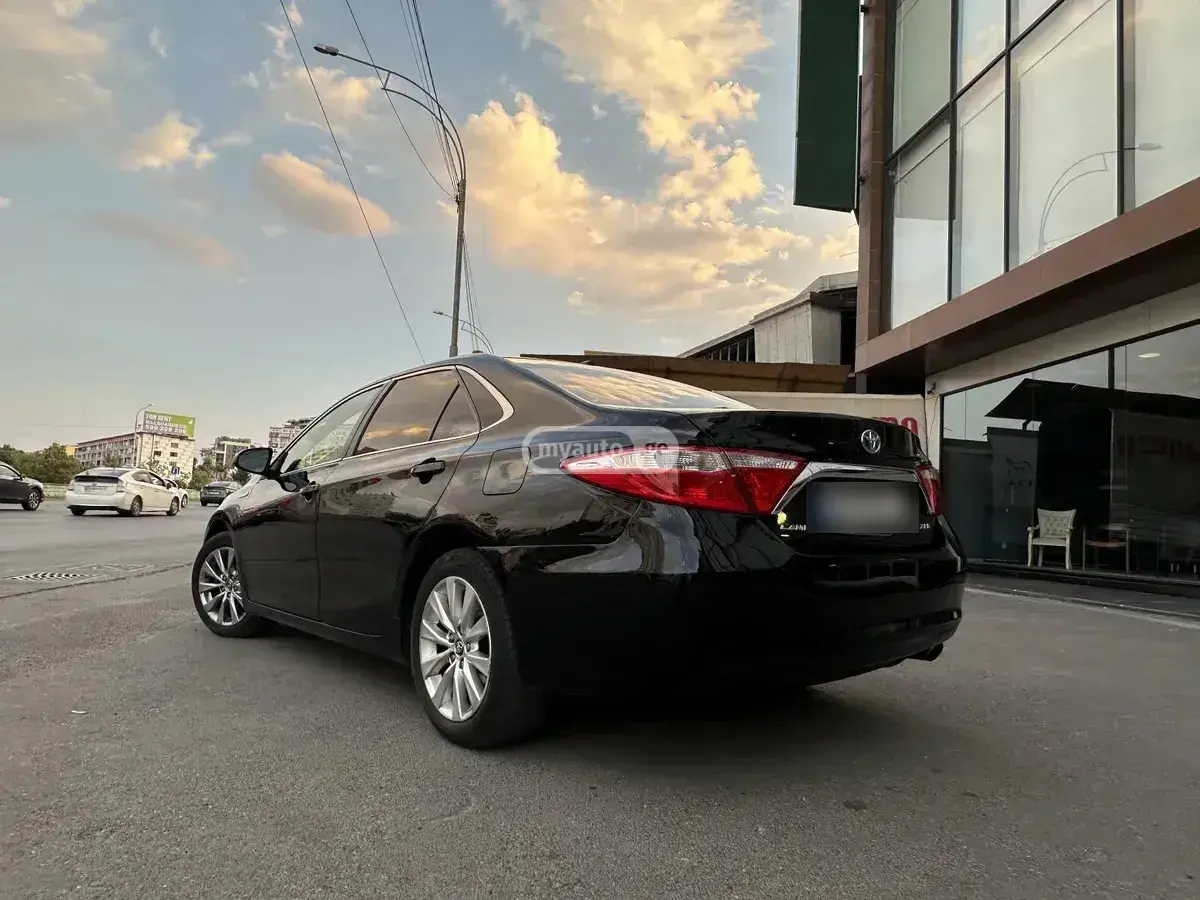 Toyota Camry 2015 — photo 2