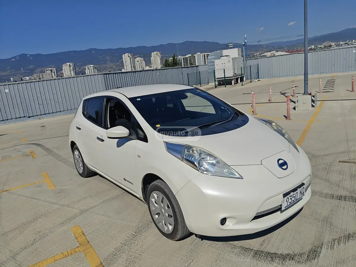 Nissan Leaf 2017 — photo 2
