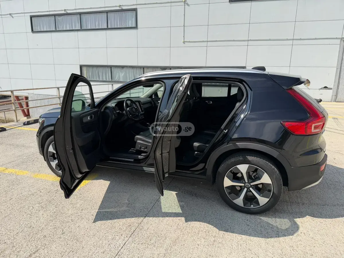 Volvo XC40 2024 — photo 2