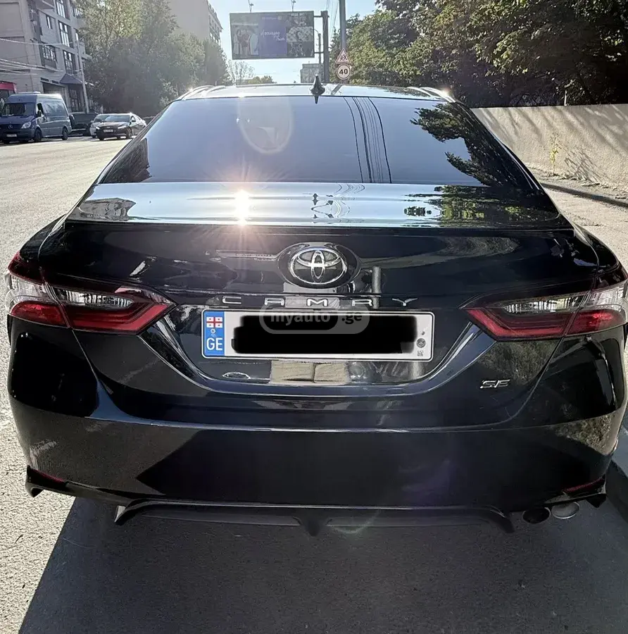 Toyota Camry 2023 — photo 2