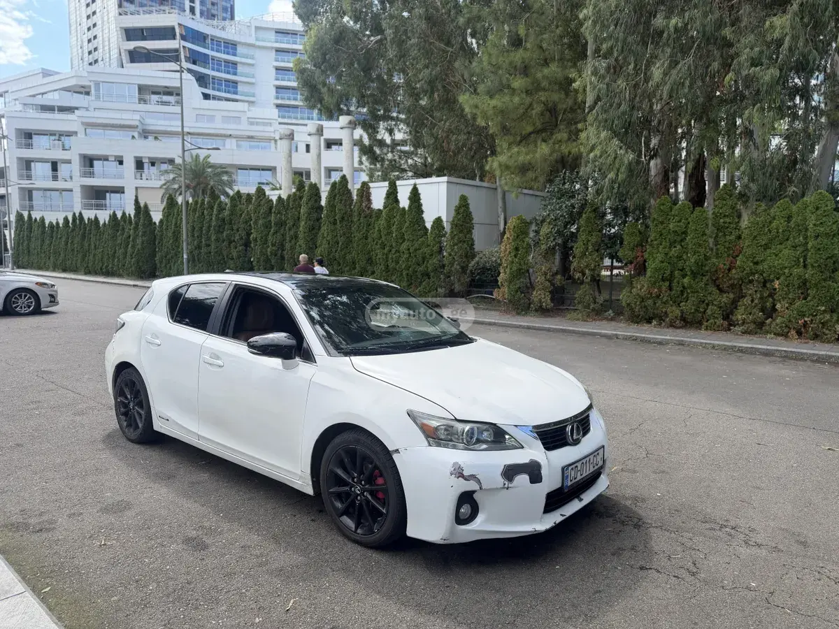 Lexus CT 200 h 2011 — photo 2