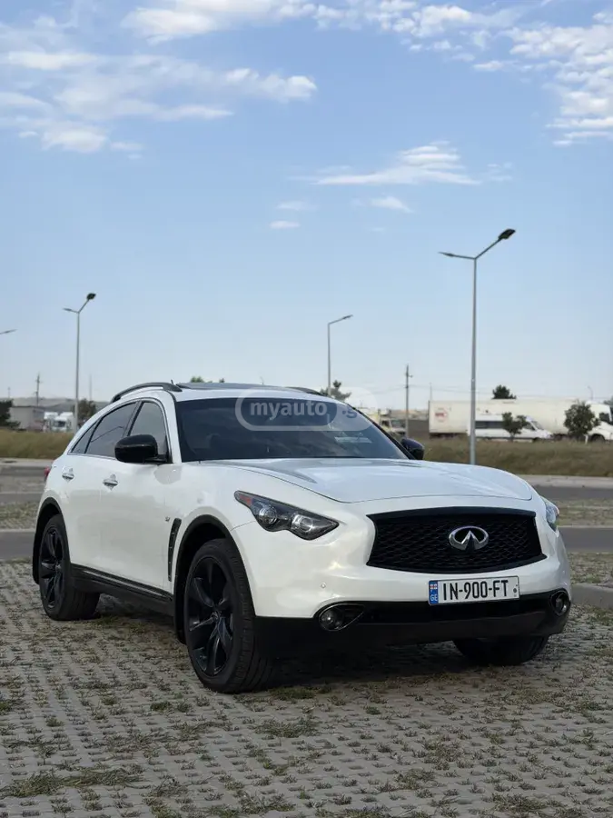Infiniti QX70