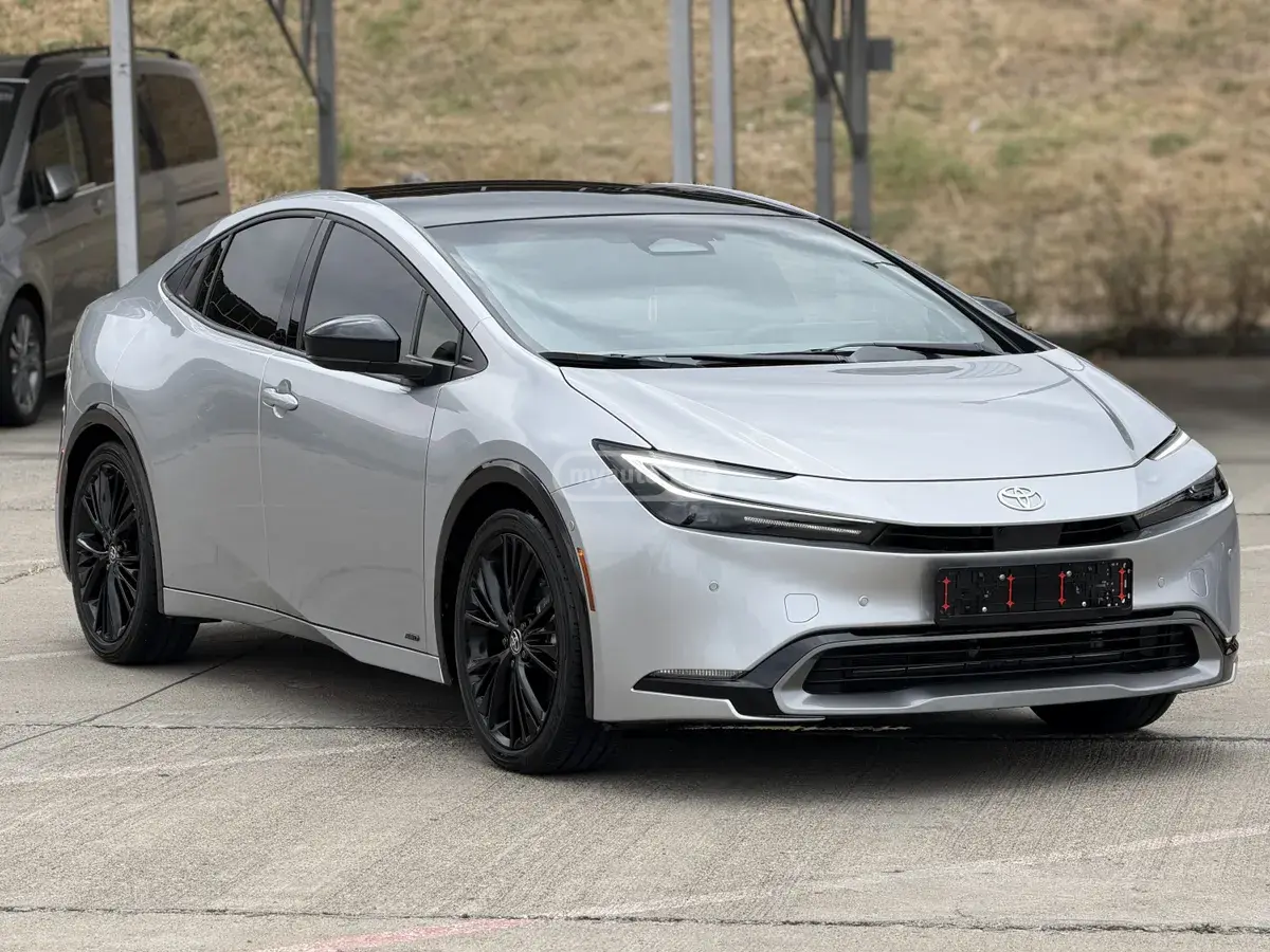 Toyota Prius 2024 — photo 2