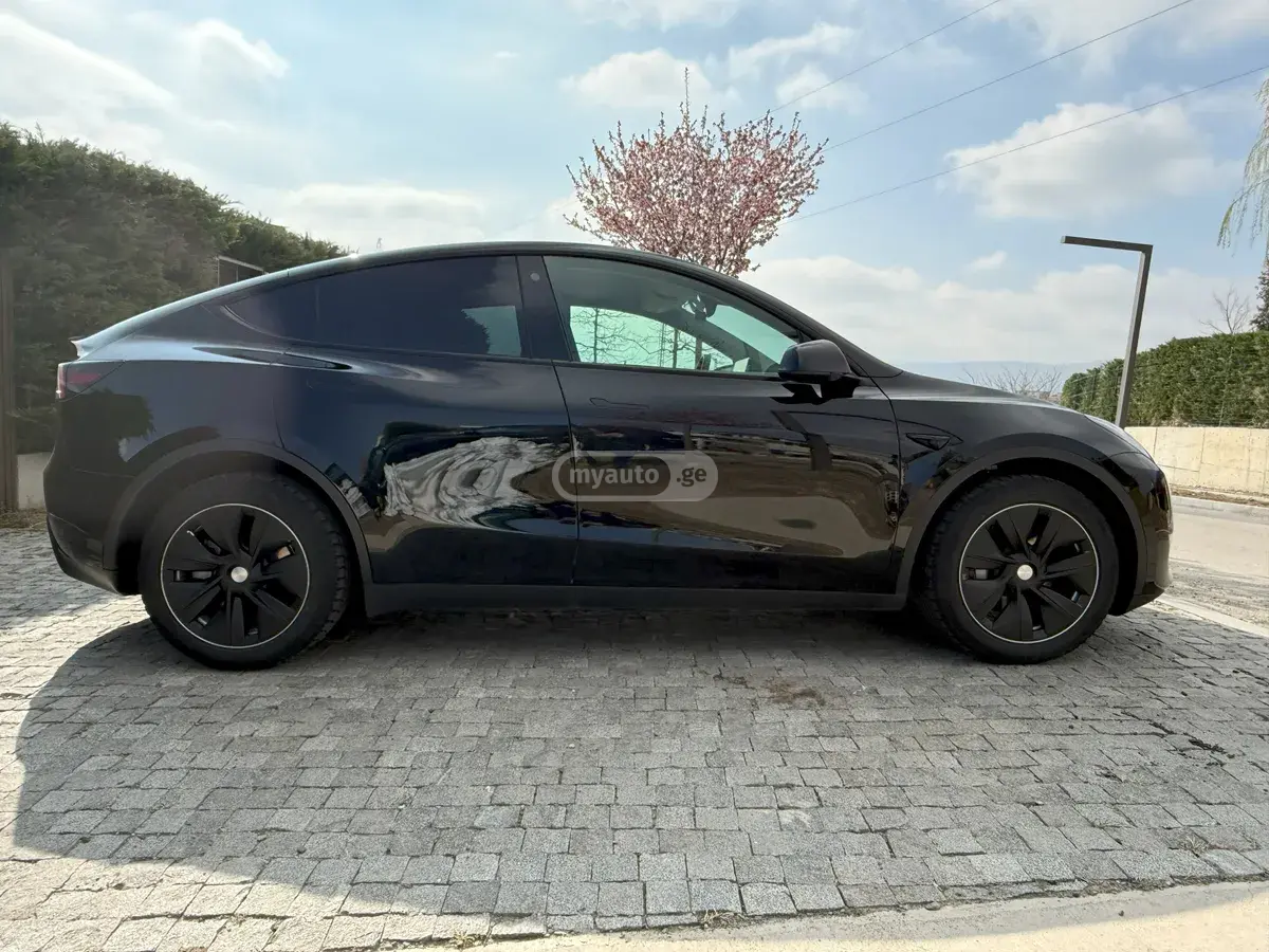 Tesla Model Y 2022 — photo 2