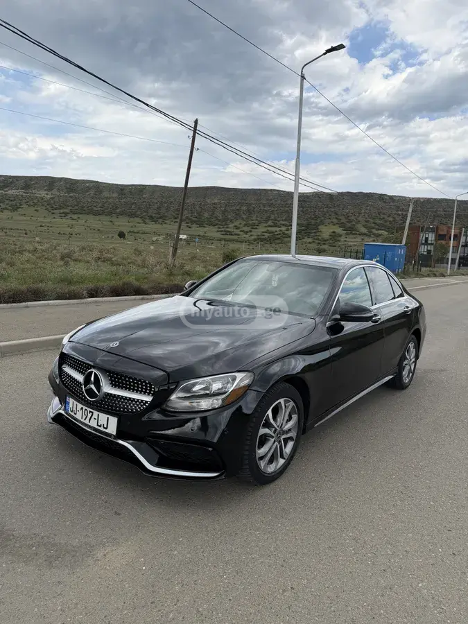 Mercedes-Benz C 300 2018 — photo 2