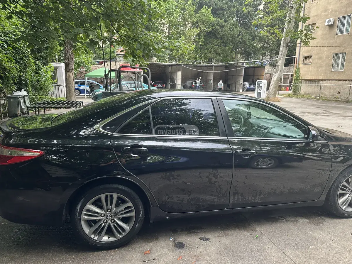 Toyota Camry 2017 — photo 2