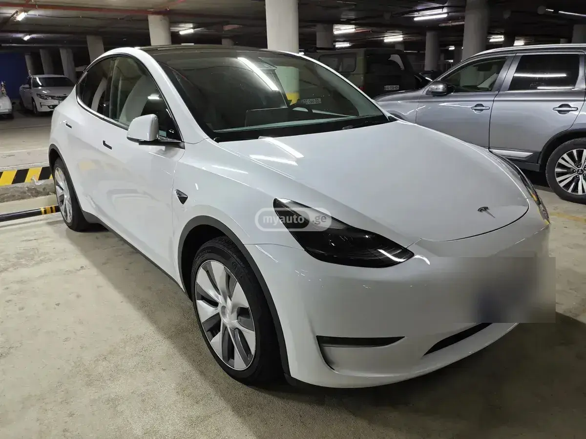 Tesla Model Y 2023 — photo 2