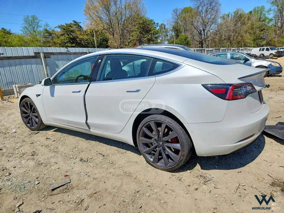 Tesla Model 3 2019 — photo 2