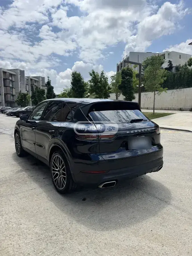 Porsche Cayenne 2021 — photo 2