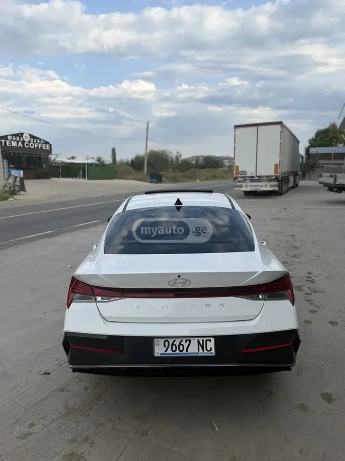 Hyundai Elantra 2023 — photo 2