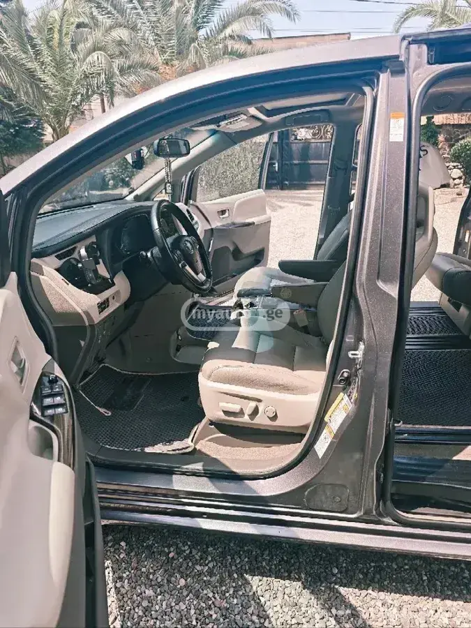 Toyota Sienna