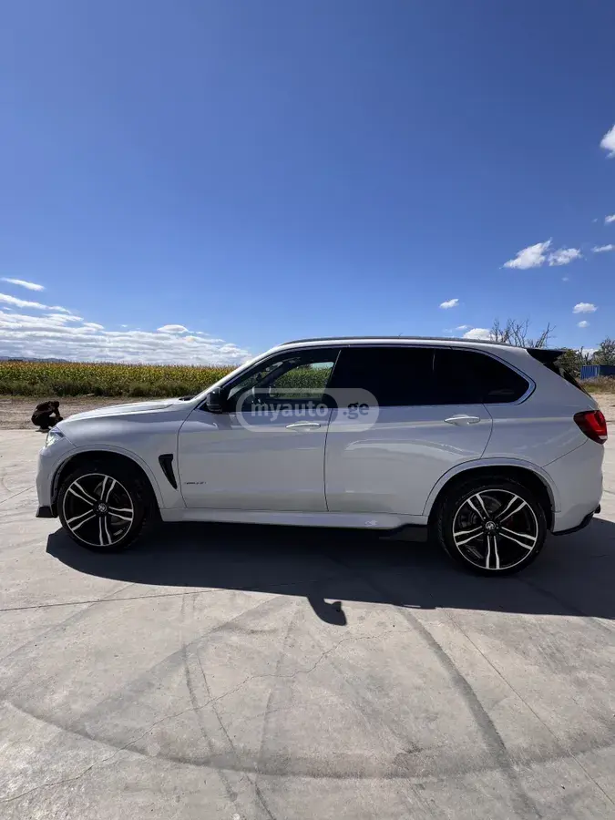 BMW X5 2017 — photo 2