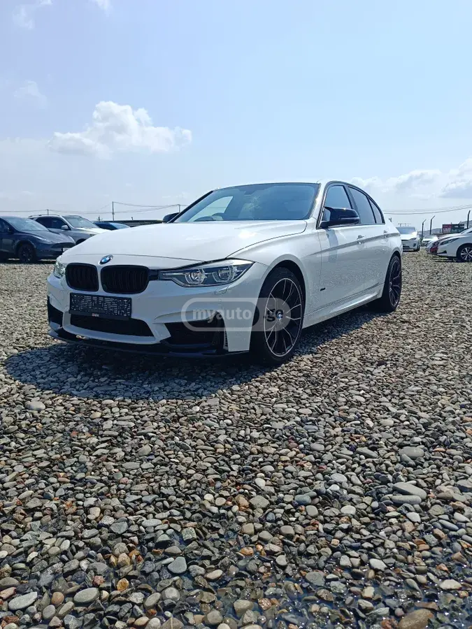 BMW 318 2016 — photo 2
