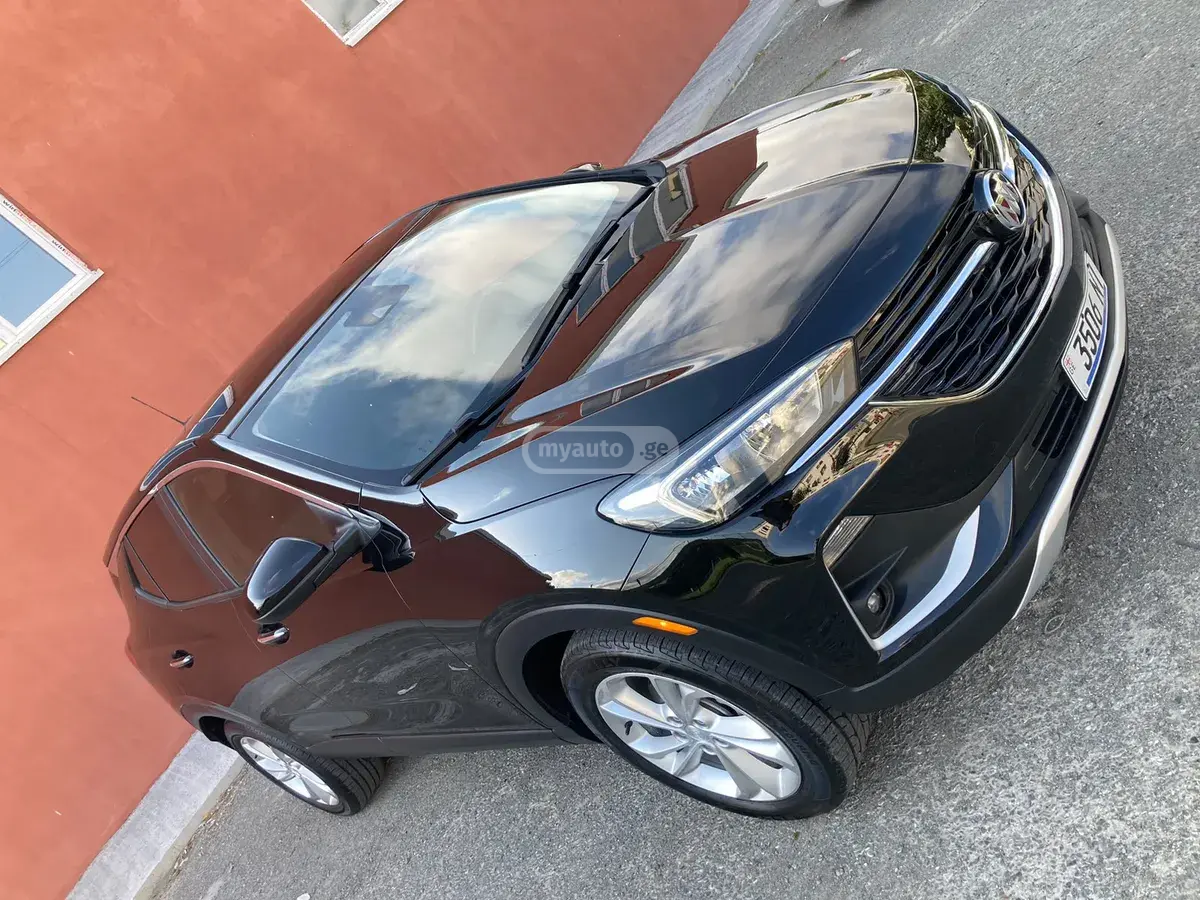 Buick Encore 2023 — photo 2