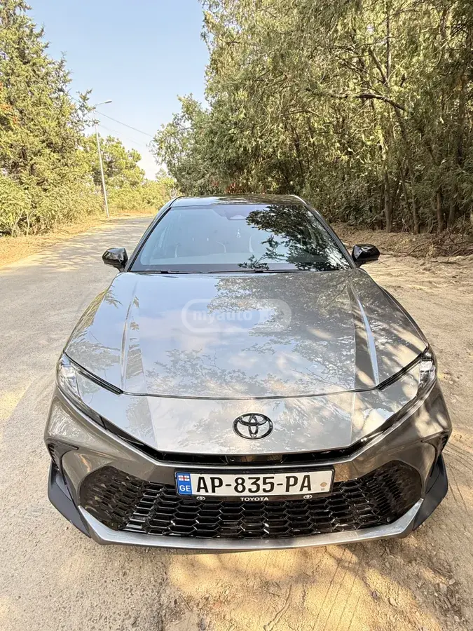 Toyota Camry 2025 — photo 2