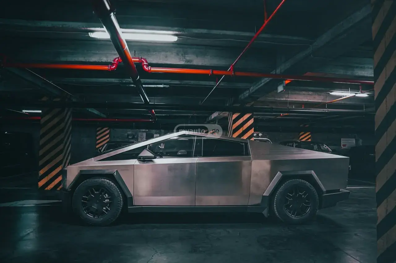 Tesla Cybertruck 2024 — photo 2