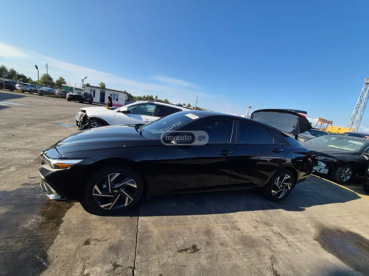 Hyundai Elantra 2025 — photo 2