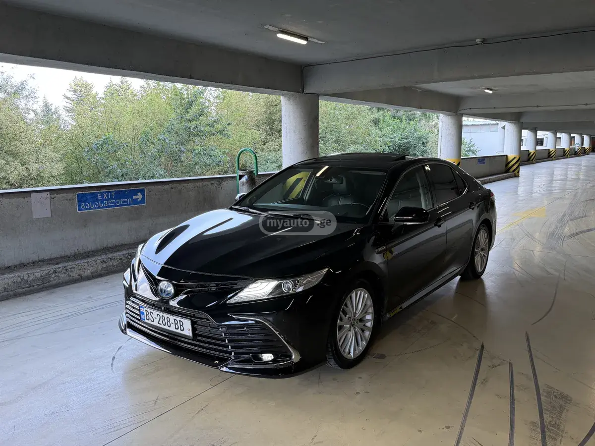 Toyota Camry 2018 — photo 2