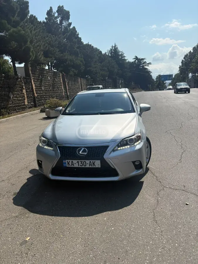 Lexus CT 200 h 2014 — photo 2