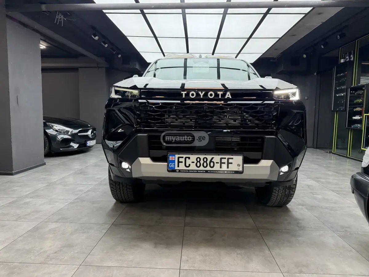 Toyota Hilux 2026 — photo 2