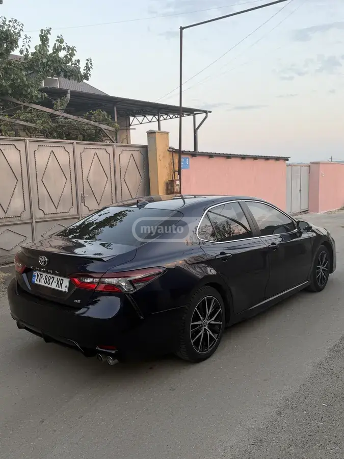 Toyota Camry 2021 — photo 2