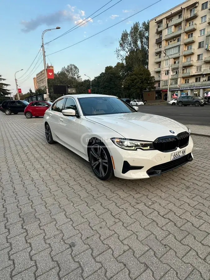 BMW 330 2021 — photo 2