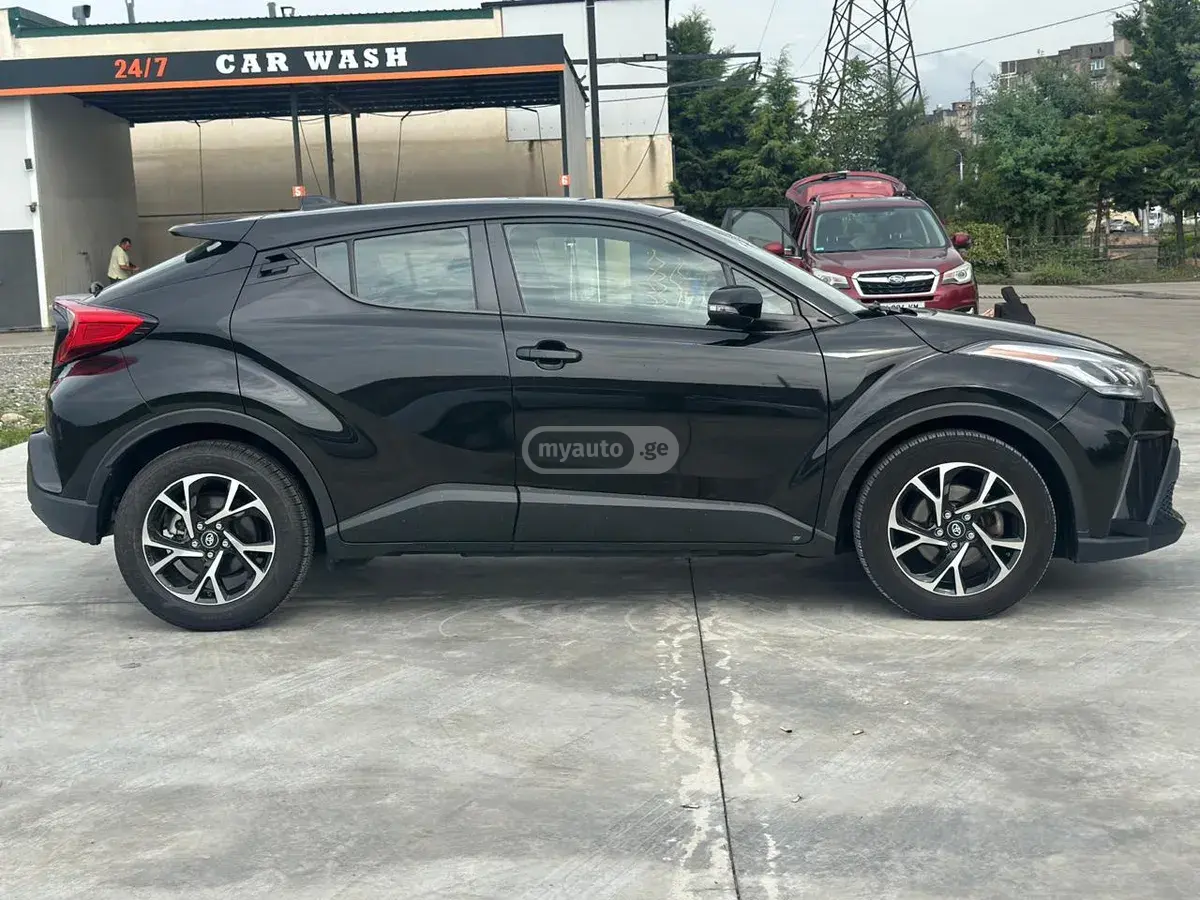 Toyota C-HR 2020 — photo 2