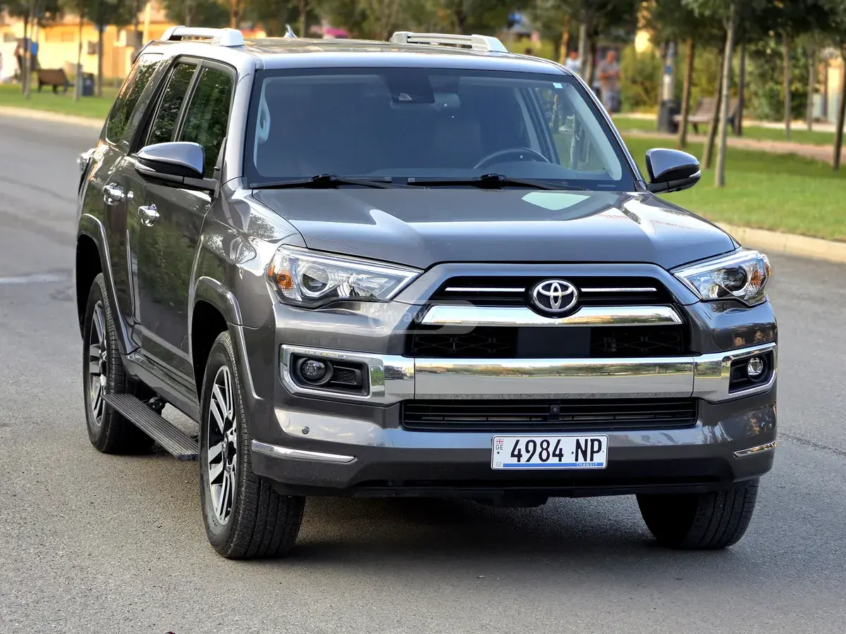 Toyota 4Runner 2023 — photo 2