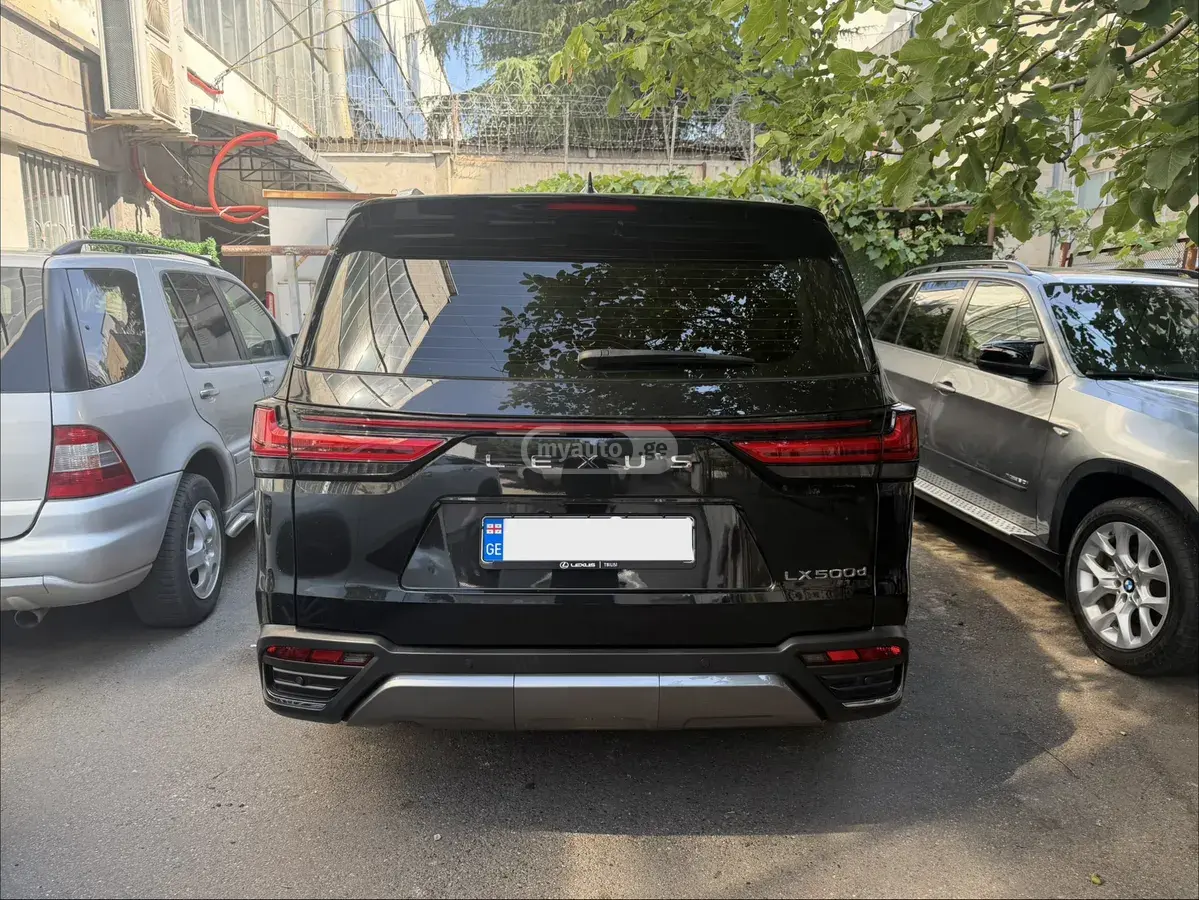 Lexus LX 500 2024 — photo 2