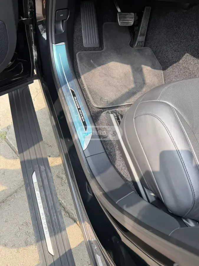 Land Rover Range Rover Vogue 2025 — photo 2