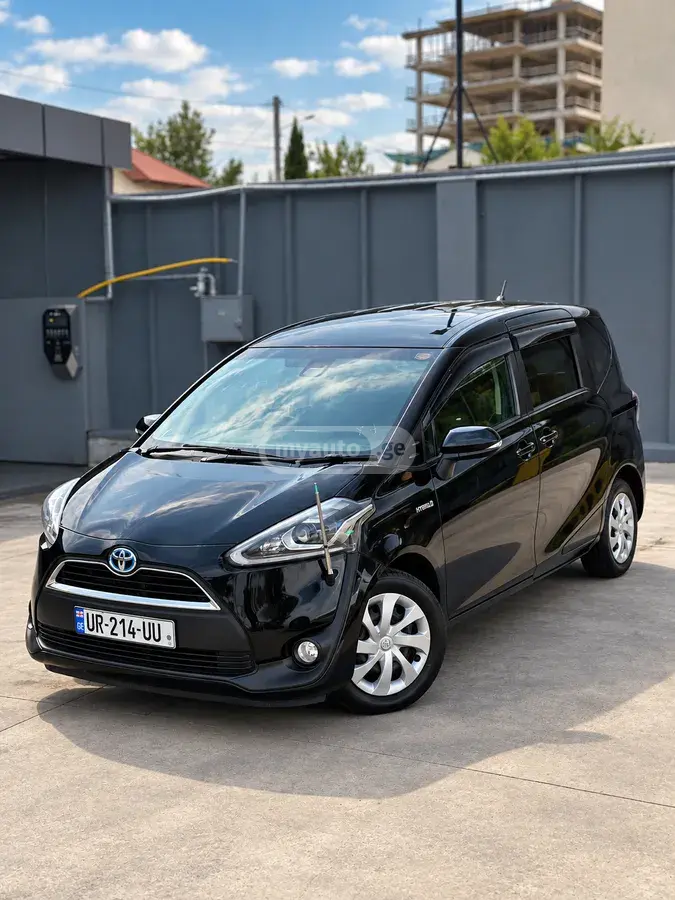 Toyota Sienta 2018 — photo 2