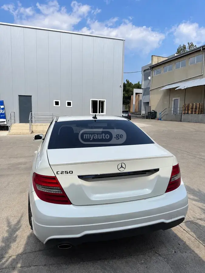 Mercedes-Benz C 250 2012 — photo 2