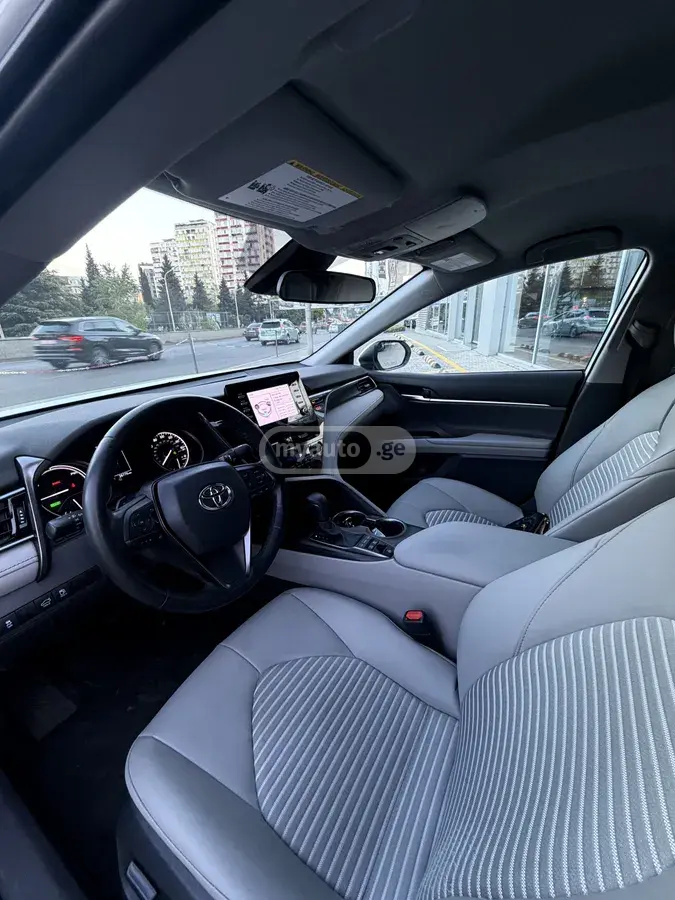Toyota Camry 2023 — photo 2