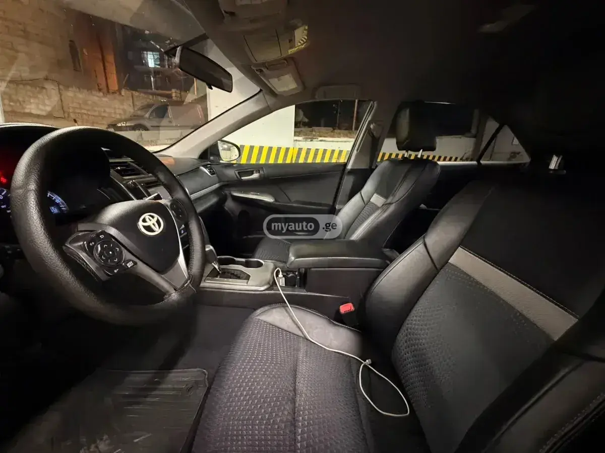 Toyota Camry 2014 — photo 2