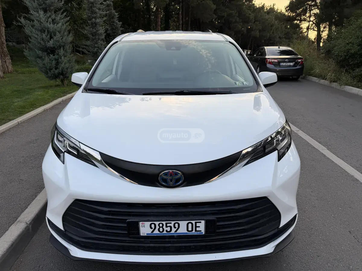 Toyota Sienna 2021 — photo 2
