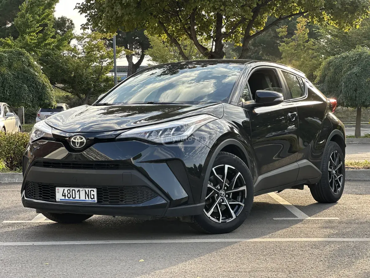Toyota C-HR 2020 — photo 2