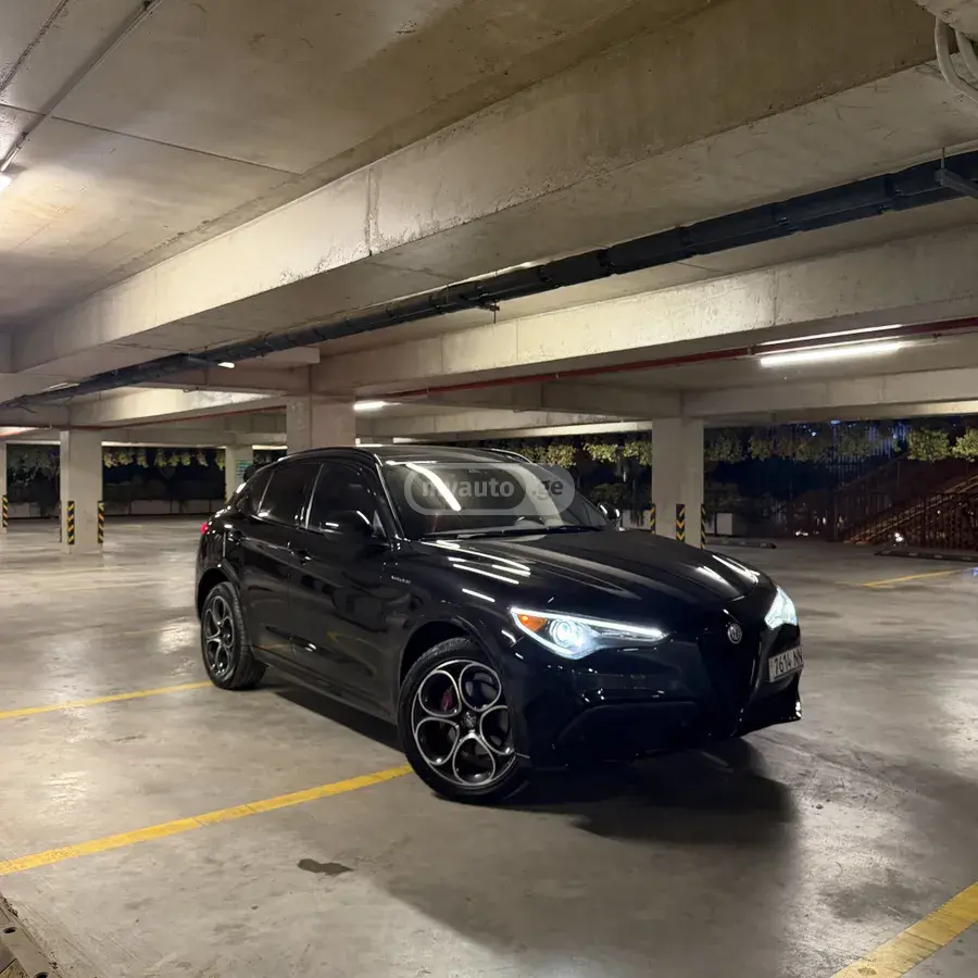 Alfa Romeo Stelvio 2023 — photo 2