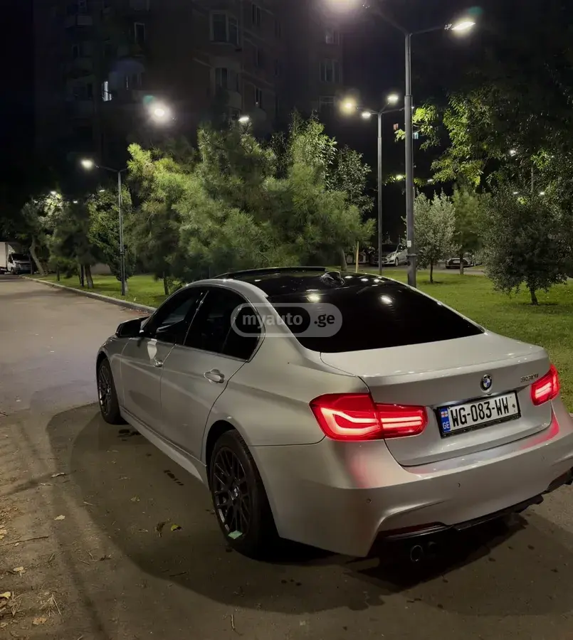 BMW 330 2017 — photo 2