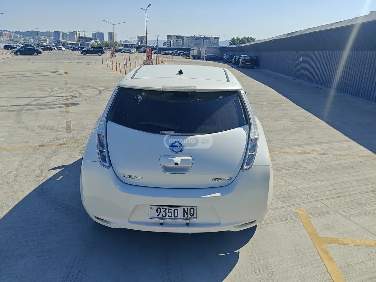 Nissan Leaf 2017 — photo 2