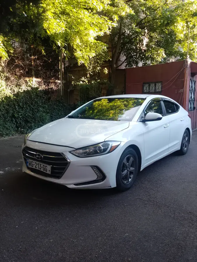 Hyundai Elantra 2017 — photo 2