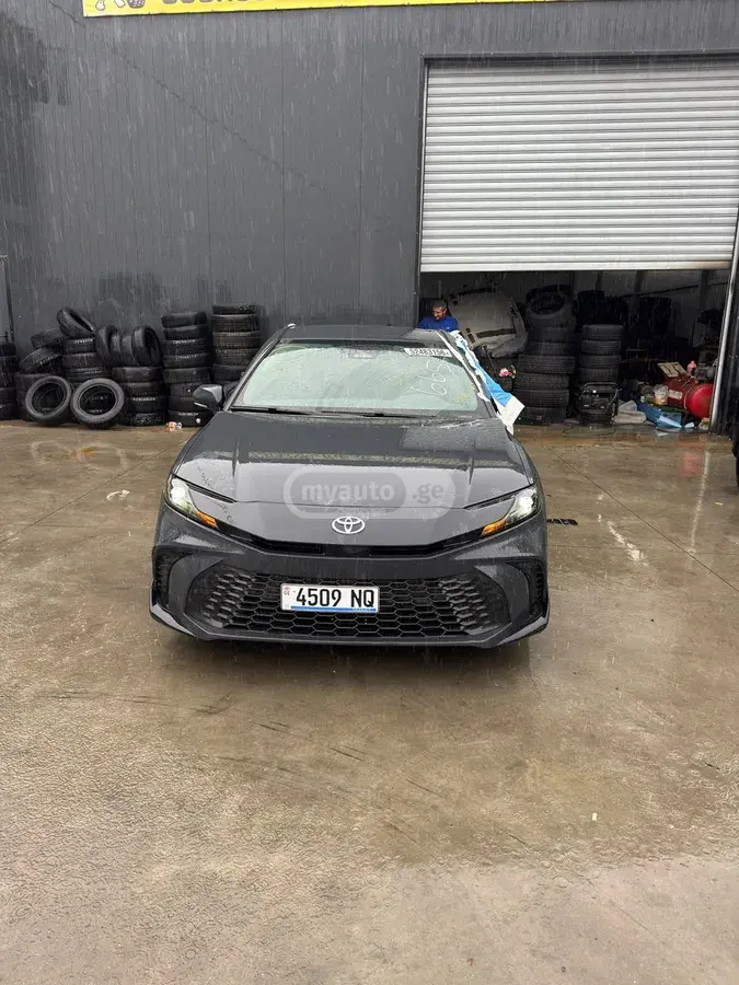 Toyota Camry 2025 — photo 2