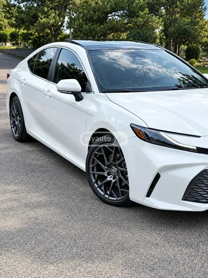 Toyota Camry 2024 — photo 2