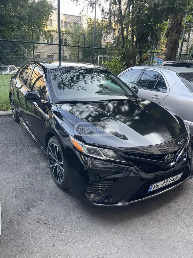 Toyota Camry 2020 — photo 2