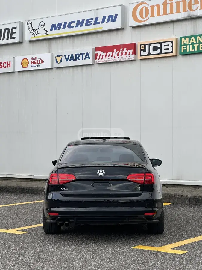 Volkswagen Jetta 2017 — photo 2